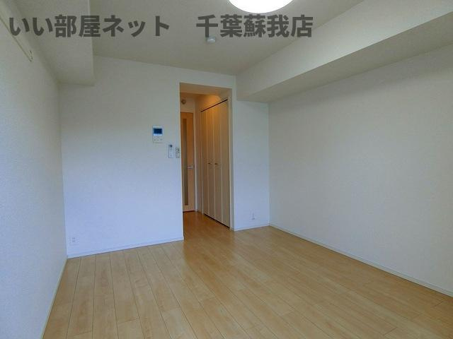 サンモール　わかばの居間・リビング|2面採光のお部屋です♪