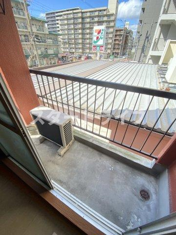 大阪市淀川区西中島６丁目の賃貸マンションのバルコニー