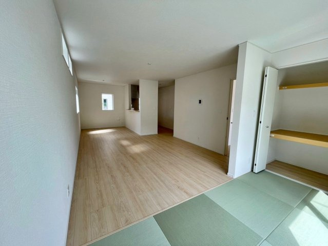 新築戸建　クレイドルガーデン曽我部町寺長縄手の居間・リビング|同社施工例