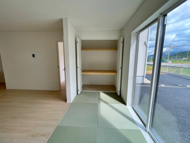新築戸建　クレイドルガーデン曽我部町寺長縄手の居間・リビング|同社施工例