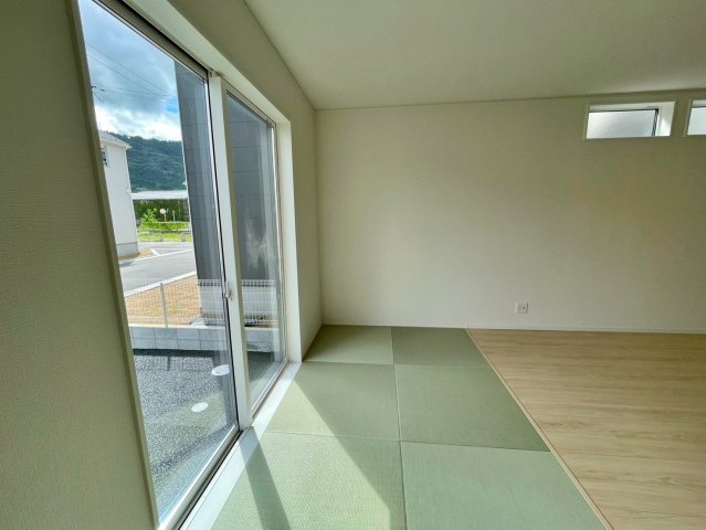 新築戸建　クレイドルガーデン曽我部町寺長縄手の居間・リビング|同社施工例