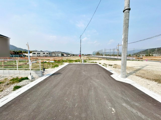 新築戸建　クレイドルガーデン曽我部町寺長縄手の前面道路含む現地写真|現地写真(3/28撮影)