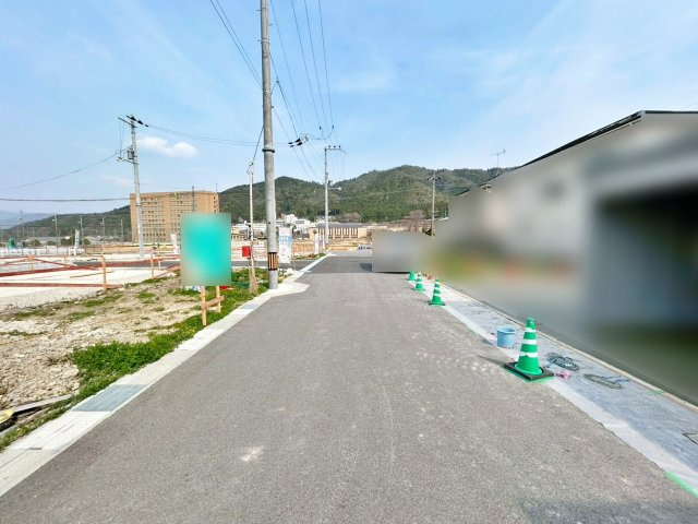 新築戸建　クレイドルガーデン曽我部町寺長縄手の前面道路含む現地写真|現地写真(3/28撮影)