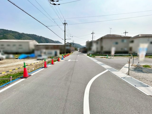 新築戸建　クレイドルガーデン曽我部町寺長縄手の前面道路含む現地写真|現地写真(3/28撮影)