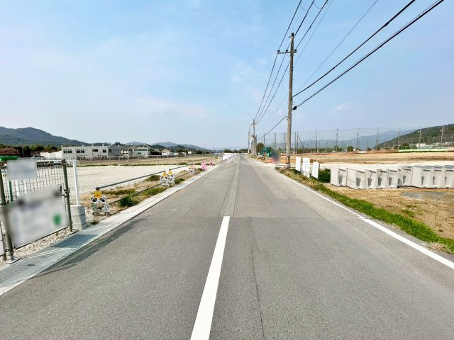 新築戸建　クレイドルガーデン曽我部町寺長縄手の前面道路含む現地写真|現地写真(3/28撮影)