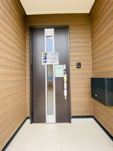 クレイドルガーデン／菊陽町津久礼第11／2号棟の玄関