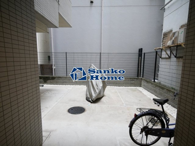 日神デュオステージ浅草松が谷の駐車場