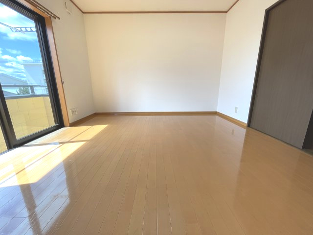 【寝室】 | 広くて明るい寝室