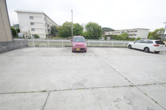 【駐車場】 | 駐車場があるので、車を買う予定の方も安心です