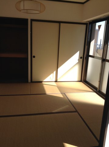 巴町コロンバスタワーの和室