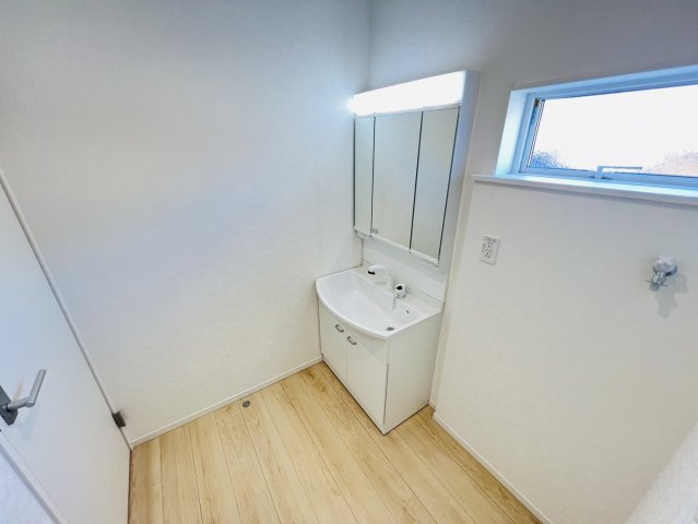 碧南市汐田町5丁目57番、58番の各一部『仲介手数料無料』新築戸建ての独立洗面台