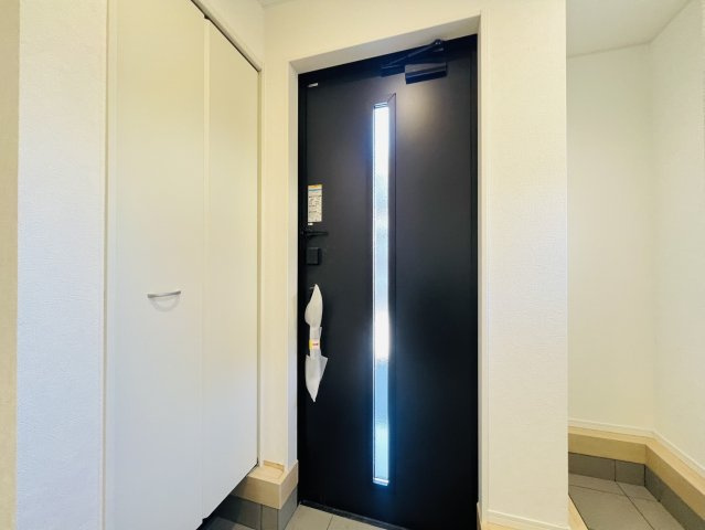 碧南市汐田町5丁目57番、58番の各一部『仲介手数料無料』新築戸建ての玄関