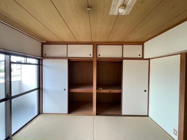 プレアール長門石の和室