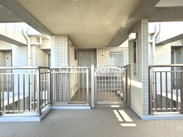マークス亀戸の玄関|プライバシー性の高い専用ポーチ
