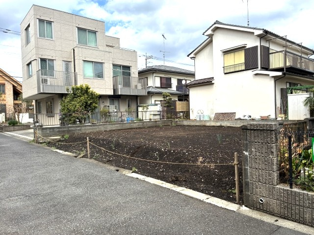 千代田7丁目　建築条件なし売地の前面道路含む現地写真