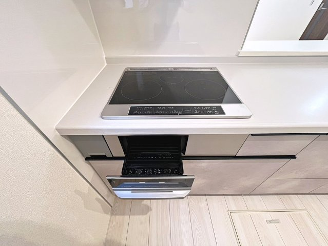 新築戸建・新築建売　福島市松木町第2　福島第二小・福島第二中のキッチン|IHクッキングヒーターで火災の心配を軽減してくれます！
