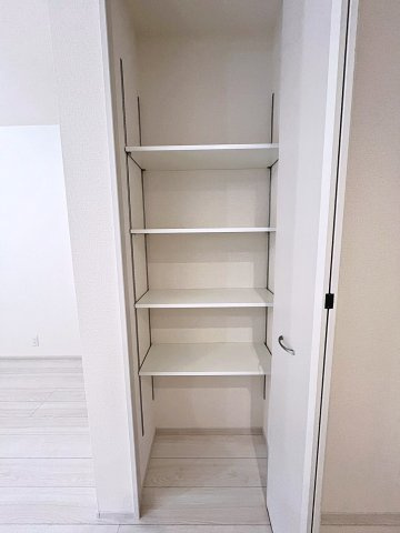 新築戸建・新築建売　福島市松木町第2　福島第二小・福島第二中の収納|大容量のパントリーは食品や日用品、防災グッズなどの保管に便利です！