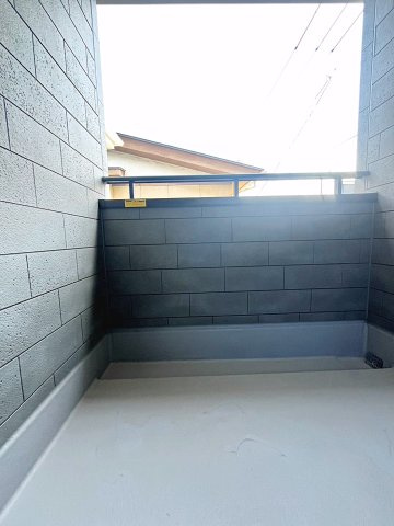 新築戸建・新築建売　福島市松木町第2　福島第二小・福島第二中のバルコニー|天候の急な変化にも柔軟に対応できる快適なインナーバルコニー！