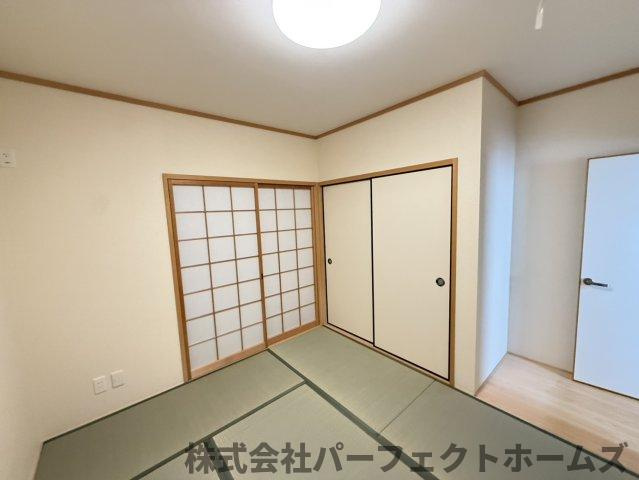 北中振4丁目戸建の和室|畳の上でゆっくりとくつろげる和室です