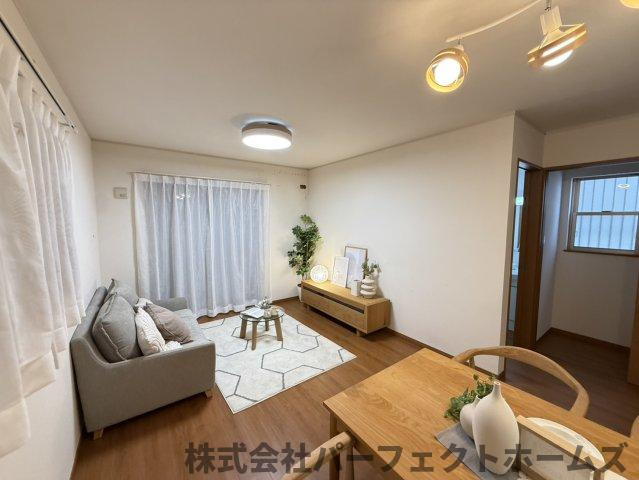 北中振4丁目戸建の居間・リビング