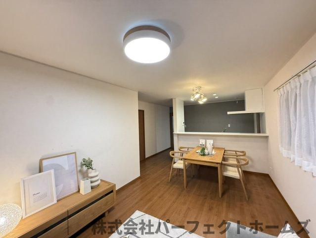 北中振4丁目戸建の居間・リビング