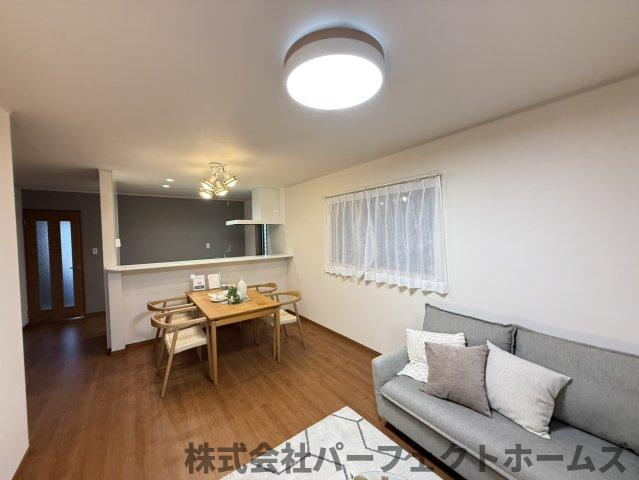 北中振4丁目戸建の居間・リビング