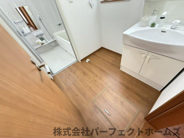 北中振4丁目戸建の洗面所|コンパクトで使いやすい洗面所