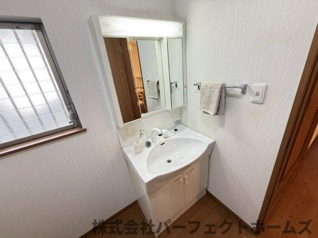 北中振4丁目戸建の独立洗面台|独立洗面化粧台が付いています