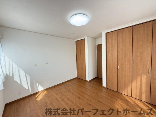 北中振4丁目戸建の洋室|きれいな洋室です