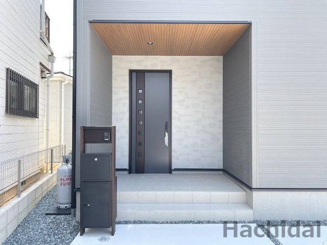 碧南第67棚尾本町　新築戸建＜2号棟＞のエントランス
