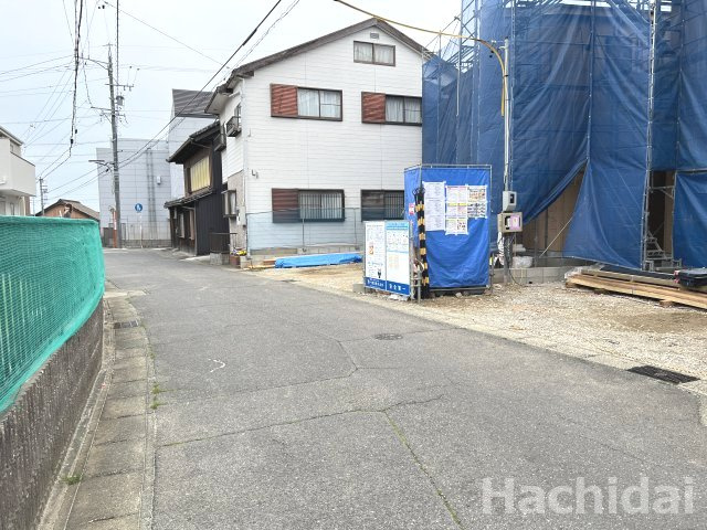 碧南第67棚尾本町　新築戸建＜2号棟＞の前面道路含む現地写真