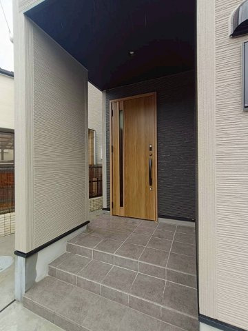 八潮市　上馬場　新築戸建　全1棟の玄関|毎日通る玄関はこちらです
