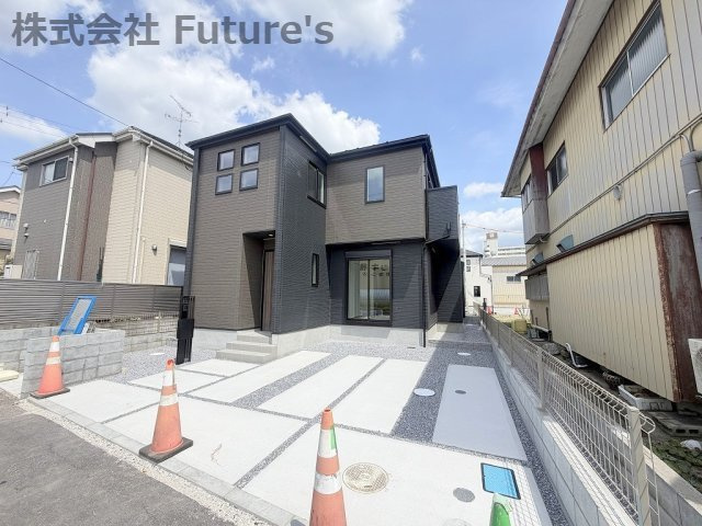 三郷市早稲田8丁目　新築戸建　全7棟　1号棟の外観|前間小学校まで徒歩3分！ドラッグストアやコンビニ、スーパーが身近に揃う便利なエリア