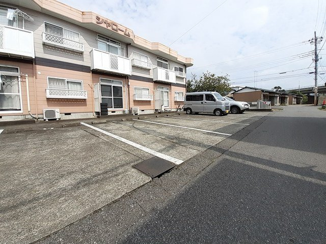 シャロームの駐車場|カースペースがあります
