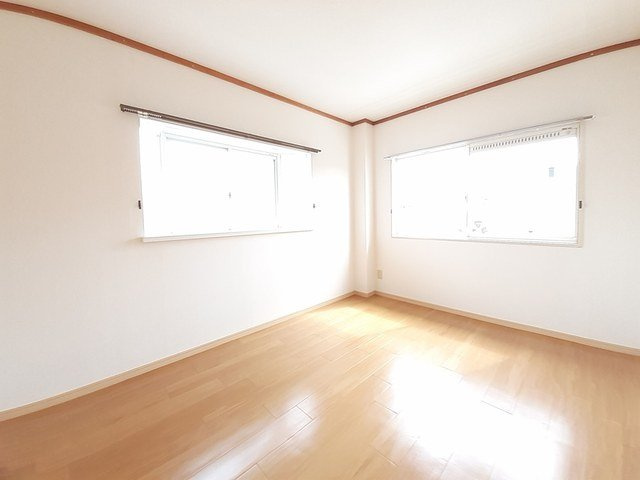 シャロームの内装|明るい室内です