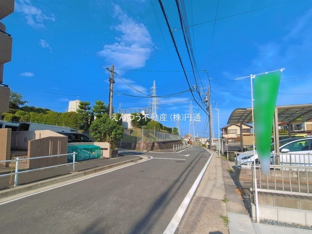 ハートフルタウン猪子石2丁目の前面道路含む現地写真