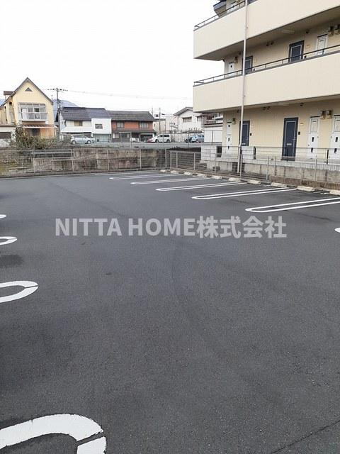 ハーモグレイス福知山の駐車場|敷地内に駐車場があります◇
