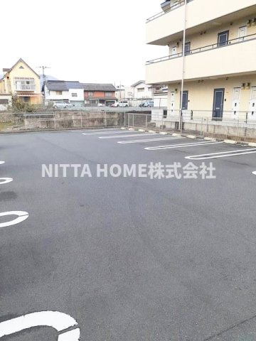 ハーモグレイス福知山の駐車場|敷地内に駐車場があります◇