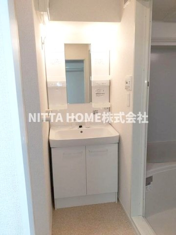 ハーモグレイス福知山の洗面所|シャワー付き洗面台で身支度はバッチリ＊