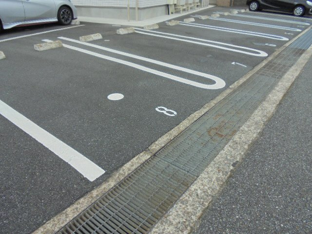 キラーナコートの駐車場