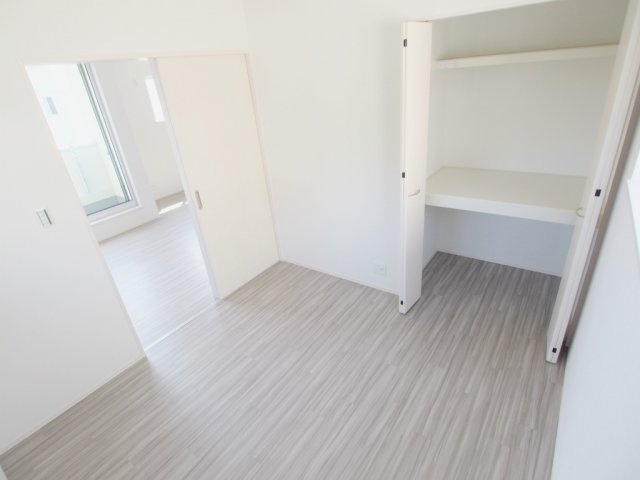 ライフメント伴駅前の子供部屋