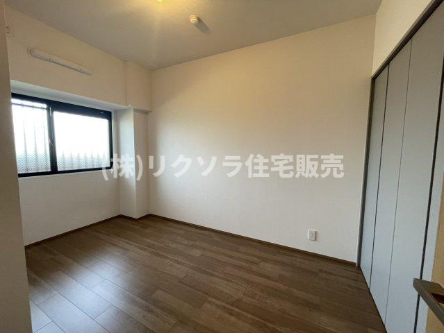 ダイアパレス樟葉の洋室|洋室5.3帖
■物件内覧・資金計画相談・住宅ローン相談、リフォーム相談、お問合せ受付中■
※当日・翌日のご内覧、ご相談はお電話でのお問合せがスムーズです！