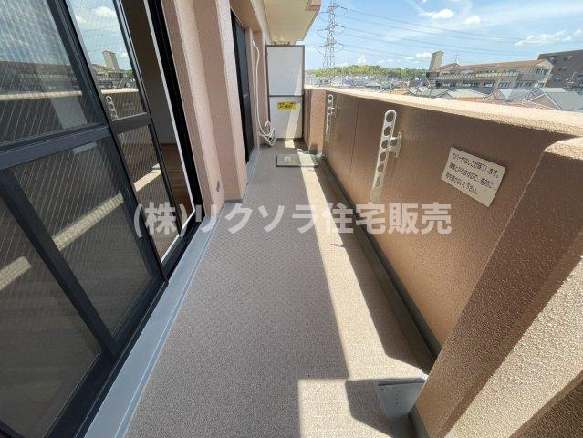 ダイアパレス樟葉のバルコニー|南東向きバルコニー
■物件内覧・資金計画相談・住宅ローン相談、リフォーム相談、お問合せ受付中■
※当日・翌日のご内覧、ご相談はお電話でのお問合せがスムーズです！