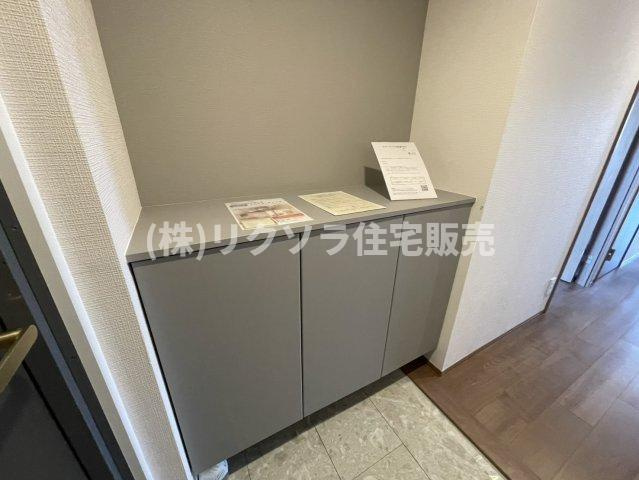 ダイアパレス樟葉の収納|フロートタイプの玄関収納
■物件内覧・資金計画相談・住宅ローン相談、リフォーム相談、お問合せ受付中■
※当日・翌日のご内覧、ご相談はお電話でのお問合せがスムーズです！