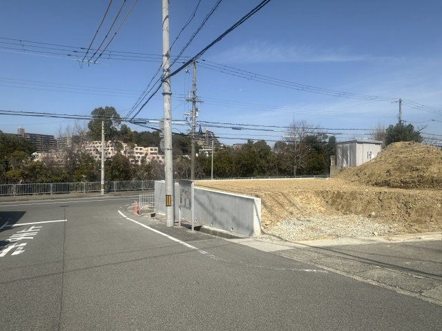 明石市松が丘３丁目土地の前面道路含む現地写真