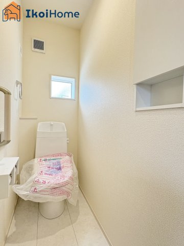 明石市魚住町中尾　全2棟2号棟　新築戸建のトイレ|【ホームページに現地動画掲載中】●年中無休：当日予約可●トイレが2か所あるので夜中も安心です。