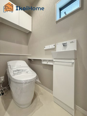 明石市魚住町中尾　全2棟2号棟　新築戸建のトイレ|◆同社施工例◆1階・2階にウォシュレット、暖房便座、脱臭機能を標準装備のトイレを完備！