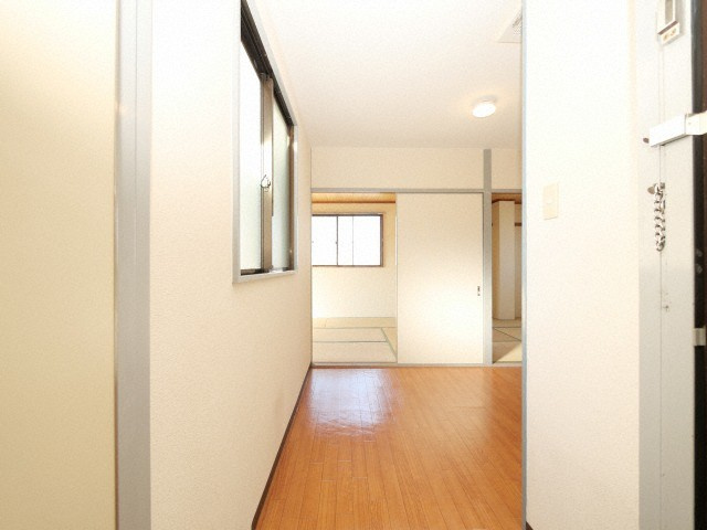 ローズハイツの玄関