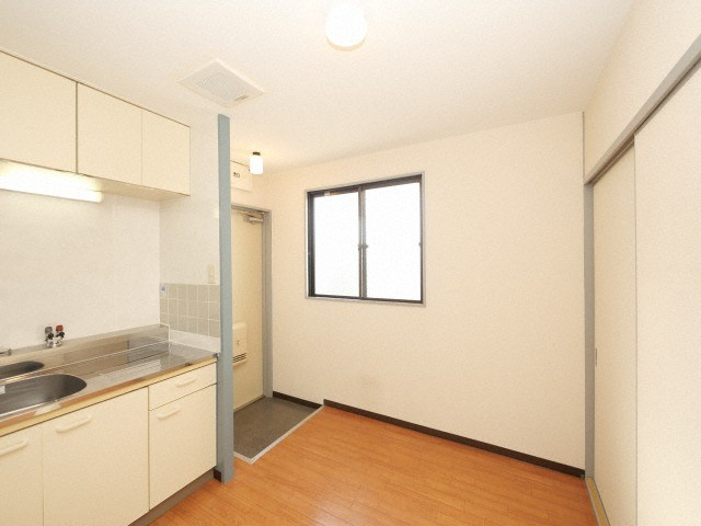 ローズハイツの居間・リビング