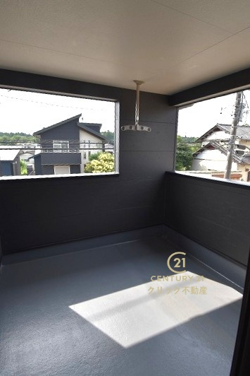 Cradlegarden　 小美玉市納場　第4　限定1棟！のバルコニー|インナーバルコニーは洗濯物外干し派の強い味方！天気が変わりやすい季節の外出も安心です。外出が難しい日に出るだけでも気分転換になる、嬉しいスペースです。